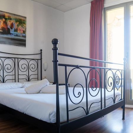 Safestay Barcelona Passeig De Gracia (Adults Only) מראה חיצוני תמונה